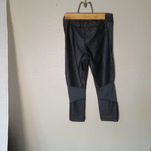 UNDER‎ ARMOUR  WOMEN'S ACTIVEWEAR CAPRI PANTS